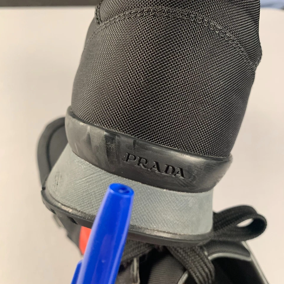 Zapatos Prada Para Hombre Talla 7.5 Negros Zapatillas bajas Mezcla de Nylon Blanco/Gris Suela Logo Foto 4 de 4