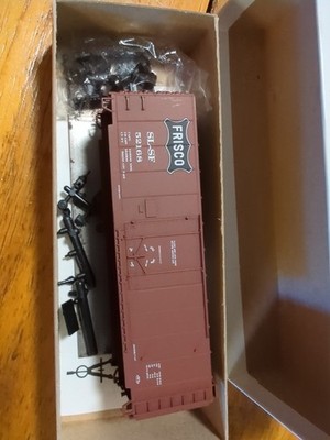 #156 ho accurail 40' plug door boxcar. frisco.
