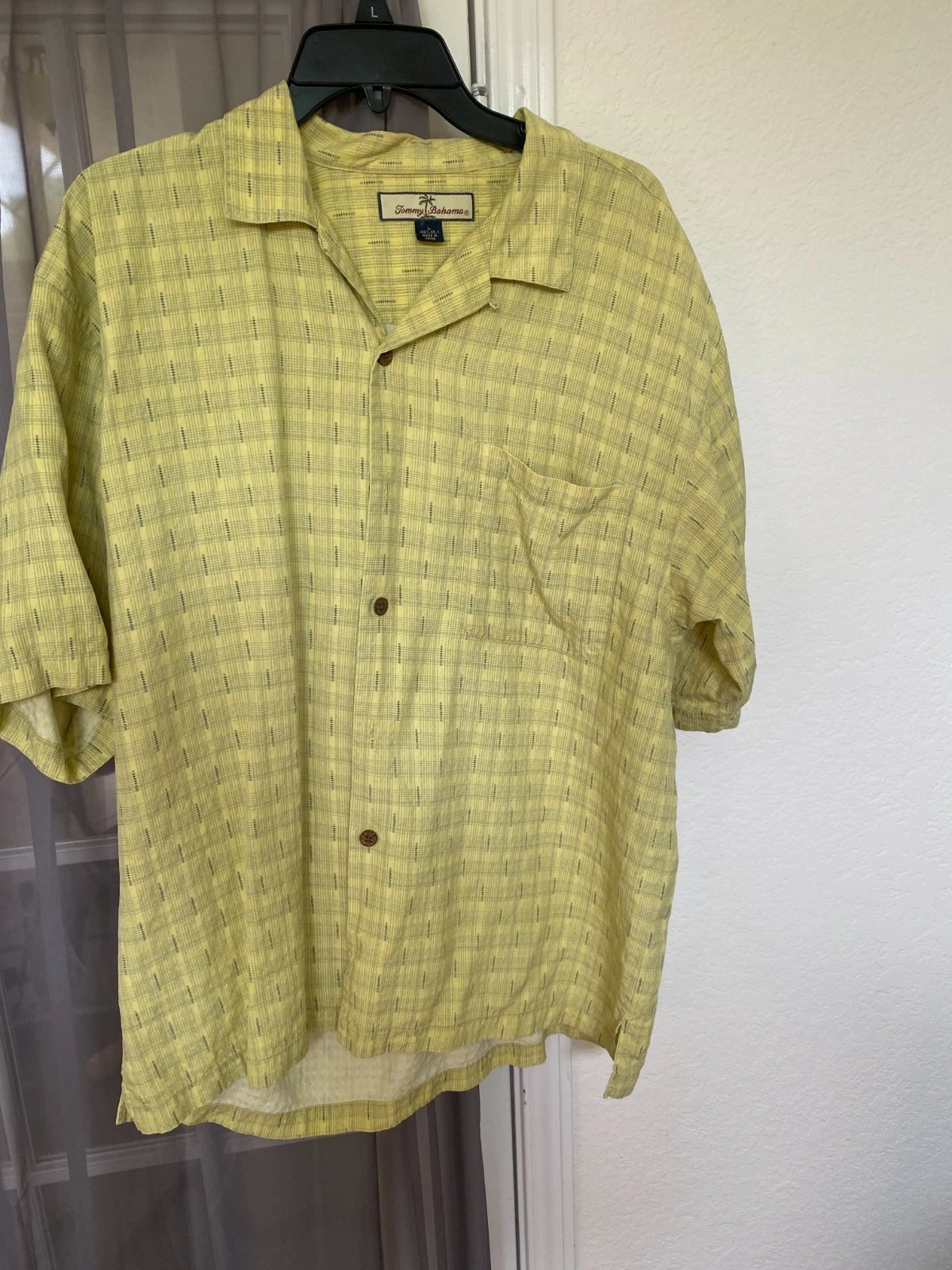 Tommy Bahama 100% Silk Shirt Mens Large Yellow Camp Hawaiian Casual Button Front
