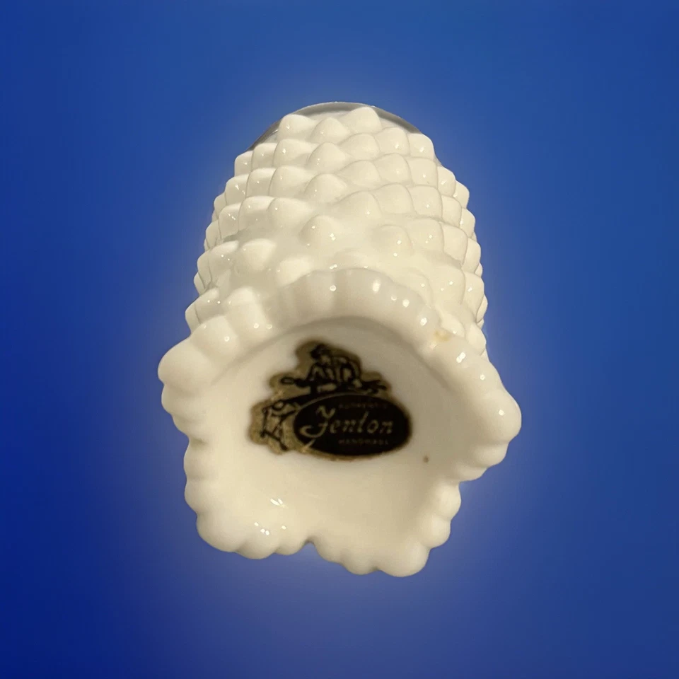 Fenton Hobnail Sal Pimienta Agitador Leche Vidrio Rocío Gota Pie Festoneado De Colección Años 50 Foto 4 de 4
