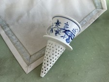 Schöner Meissen Trichter mit Sieb in Dekor Z...