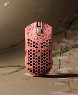 FinalMouse ULX Sakura SMALL - IN HAND
