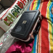 Encore Clarinet. Comes With Cork grease,  A Swab And A 4 Set Reed Holder + Reeds