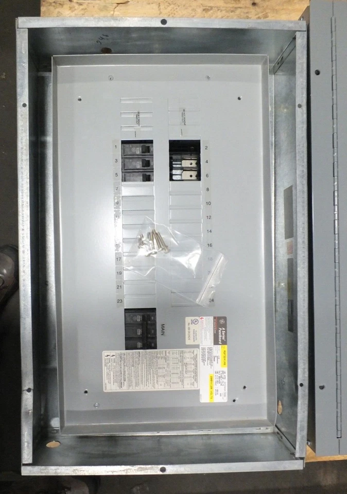 GE - AQF3241AB - 100 A - 208/120 V - 24 ESPACIOS - 3 PH - PANEL INTERRUPTOR PRINCIPAL #317 Foto 4 de 4