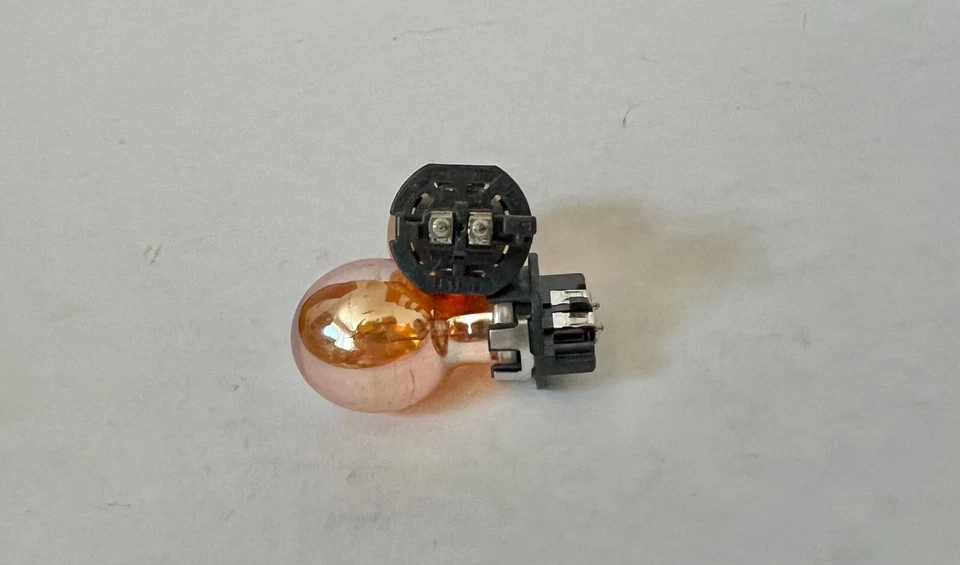 2x OEM Ford DS7Z-13466-A Esquina Señal de giro Bombilla Indicadora Lámpara Plateada Foto 2 de 2