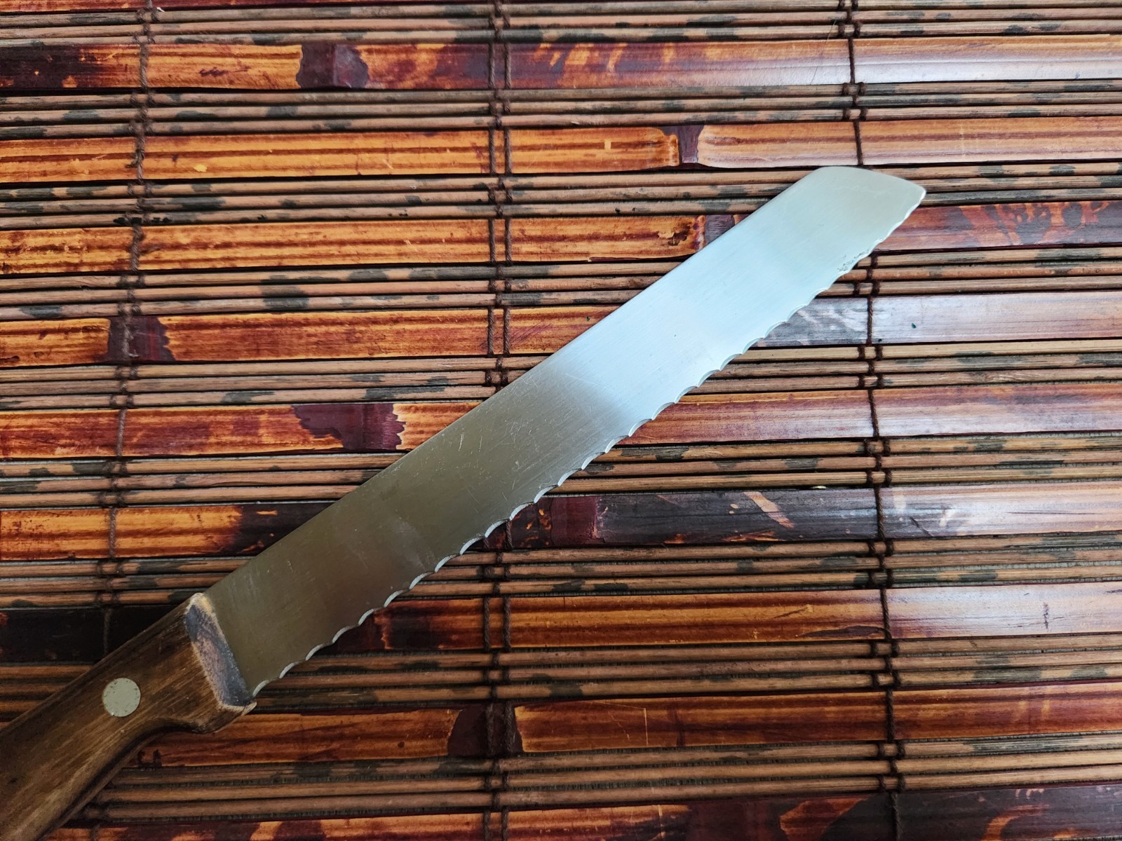 FORSCHNER VICTORNOX 7 inch BREAD KNIFE 40048 MADE IN SWITZERLAND STAINLESS STEEL