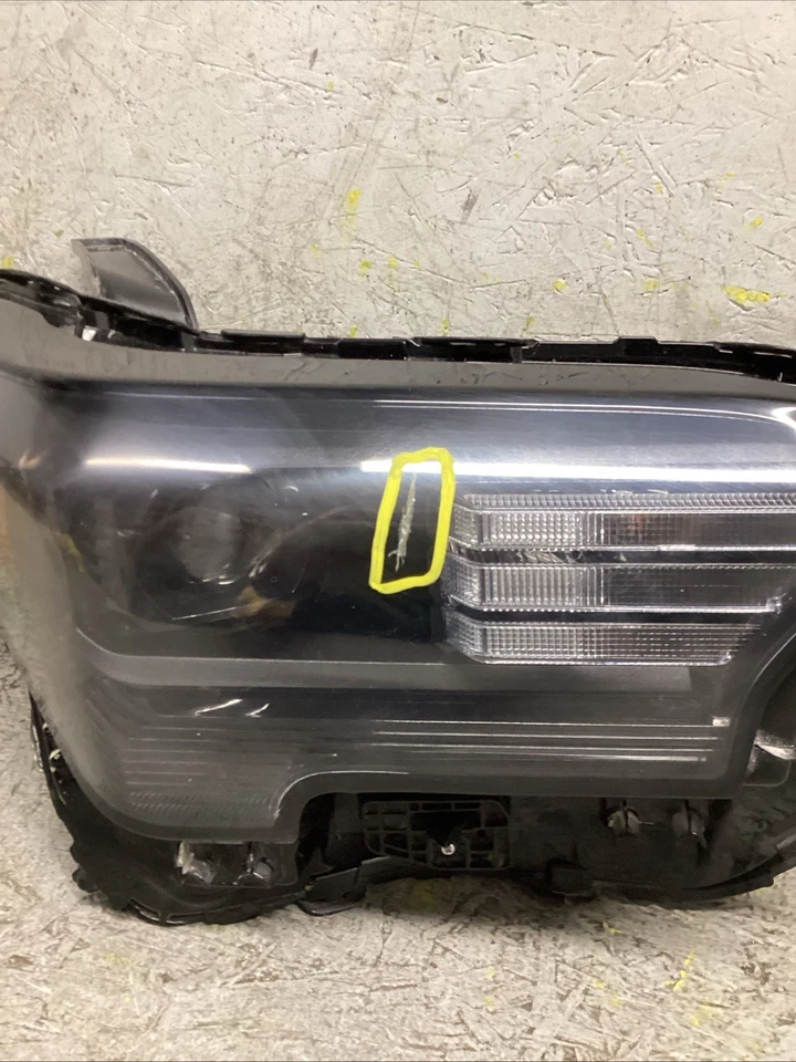 Faro derecho pasajero Toyota Tacoma 2024 2025 OEM Foto 3 de 4