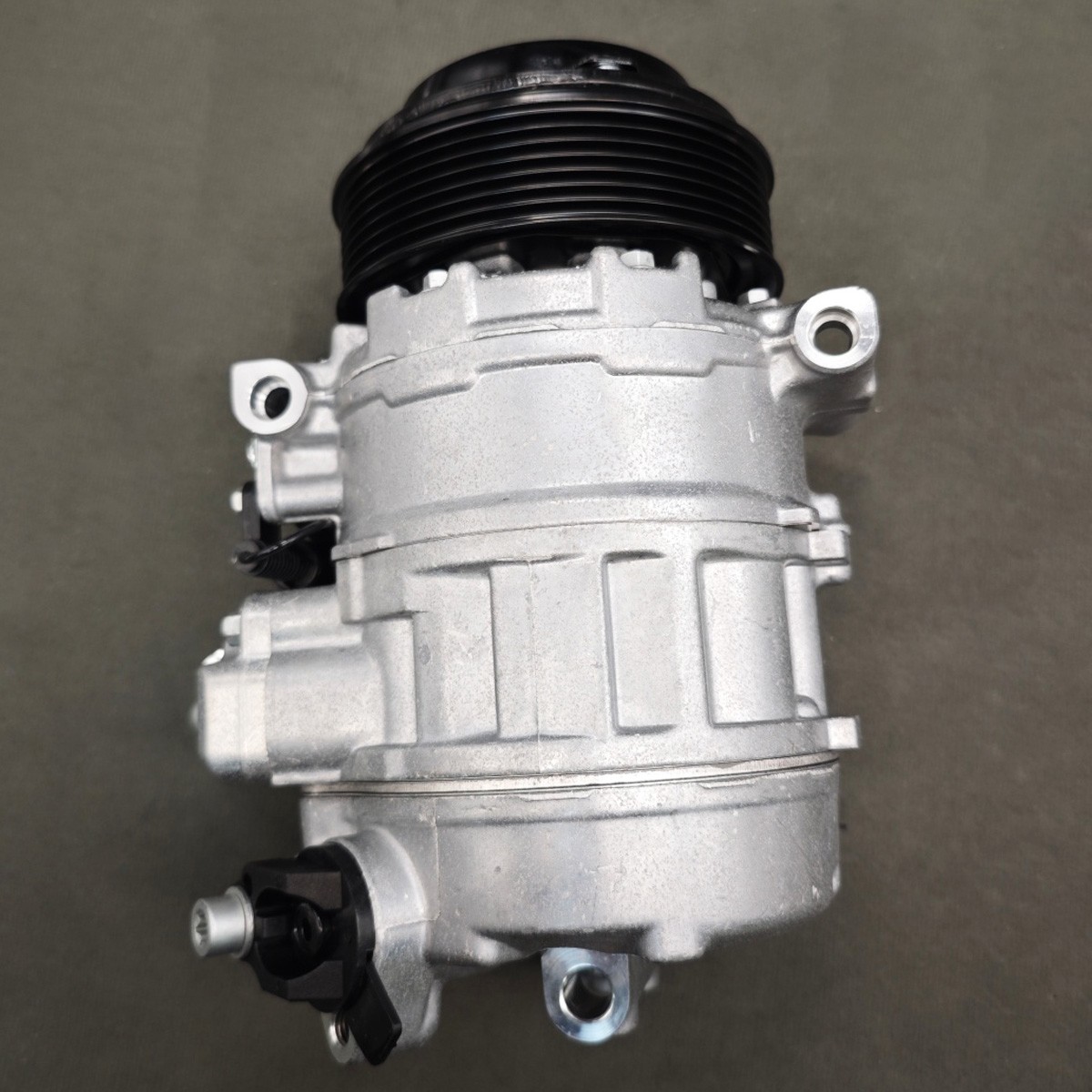 AC Compressor FOR BENTLEY ARNAGE TWIN TURBO V8 6.75L For ROLLS ROYCE PA100308PC