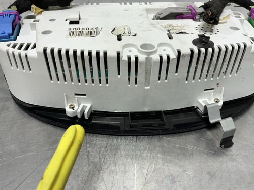 2002-2006 Audi TT Instrument Gauge Cluster OEM 8N1920980E - Picture 9 of 9