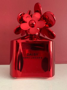 daisy shine red
