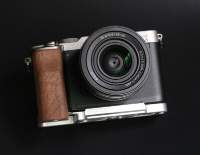 Handmade Wood Wooden L Holder Hand Grip with Alloy Baseplate for Sony A7C Camera