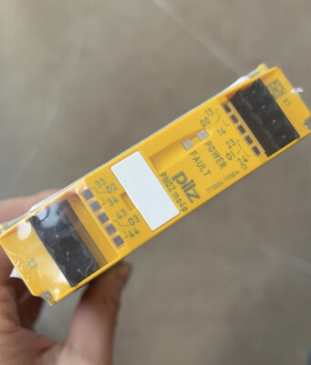 NEW PILZ 773536 PNOZ mo4p Safety Relay 4n/o