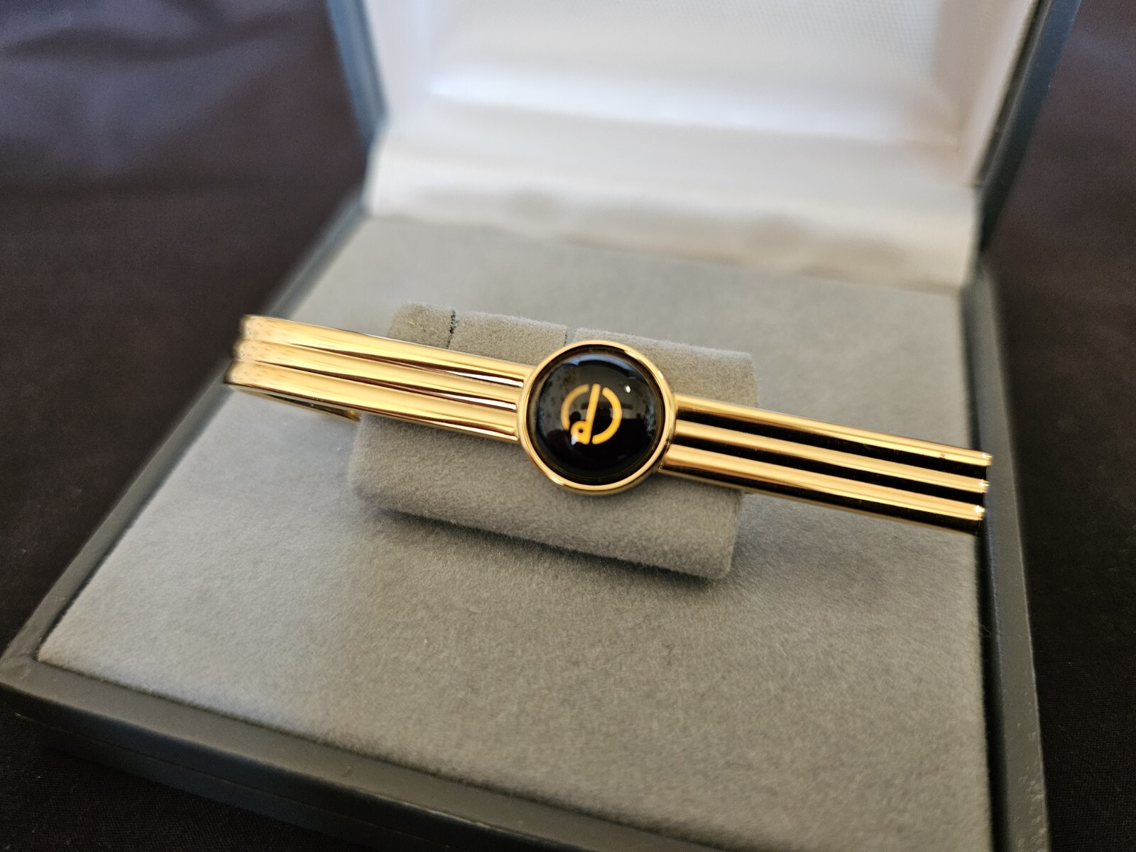 Pince à cravate Dunhill en métal plaqué or jaune - Accessoire homme neuf