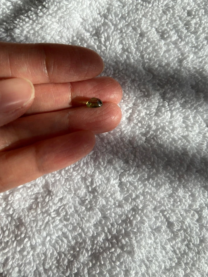 1.3 carats bi color natural sapphire - Image 3 of 4