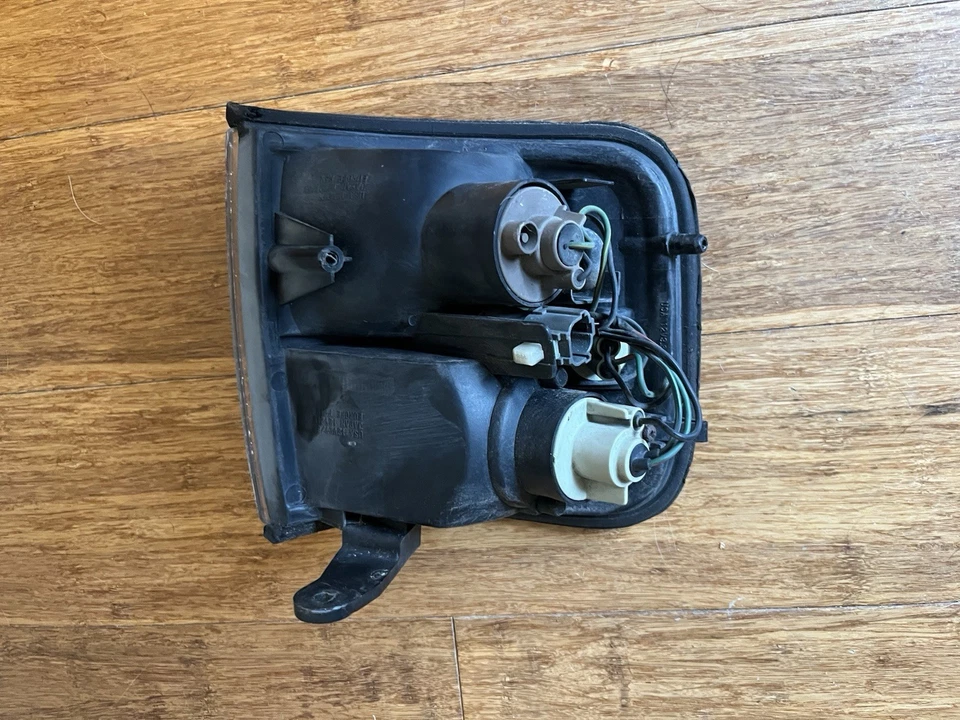 92-97 Isuzu Trooper Delantero Izquierdo LF LH Driver Luz Esquina Lente Lámpara LADO DEL CONDUCTOR Foto 3 de 4