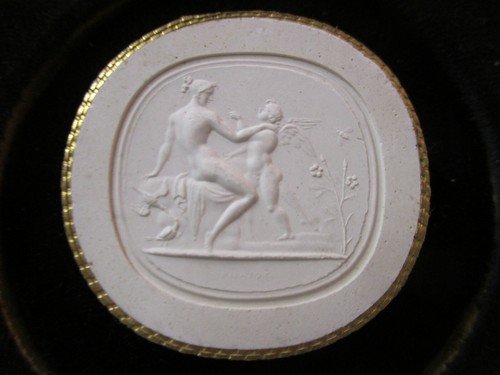 Antique framed Greek plaster Cameos Medallions signed John Lynell Black Cat mark - Picture 2 of 6