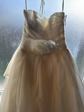 Vera Wang Wedding Dress, size 6, unaltered, Never worn