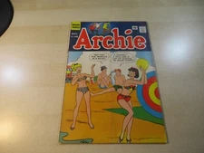 ARCHIE #158 SILVER AGE MID HIGHER GRADE ARCHIE IN DRAG STORY
