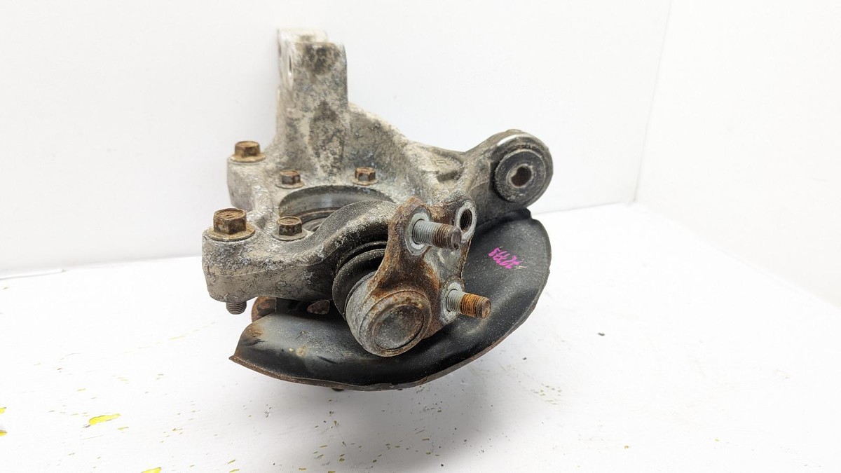 TOYOTA PRIUS MK3 XW30 2009 - 2015 RIGHT FRONT HUB STUB AXLE