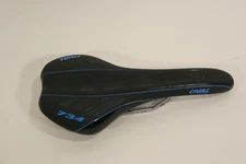 Oval Concepts 734 Saddle Chromoly Rails Relief Zone 135 x 280 mm Black & Blue