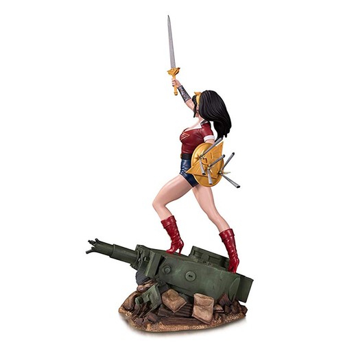 DC Bombshells Wonder Woman Deluxe Statue by DC Collectibles 2018 - Picture 4 of 6