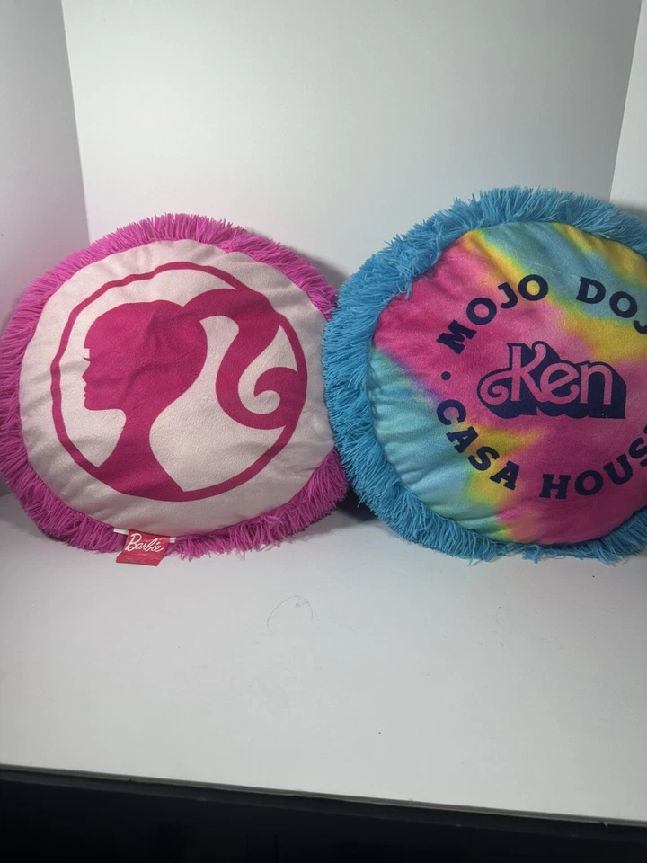 Almohadas circulares Barbie y Ken llantas esponjosas “Barbie” y “I Am Kenough”  Foto 4 de 4