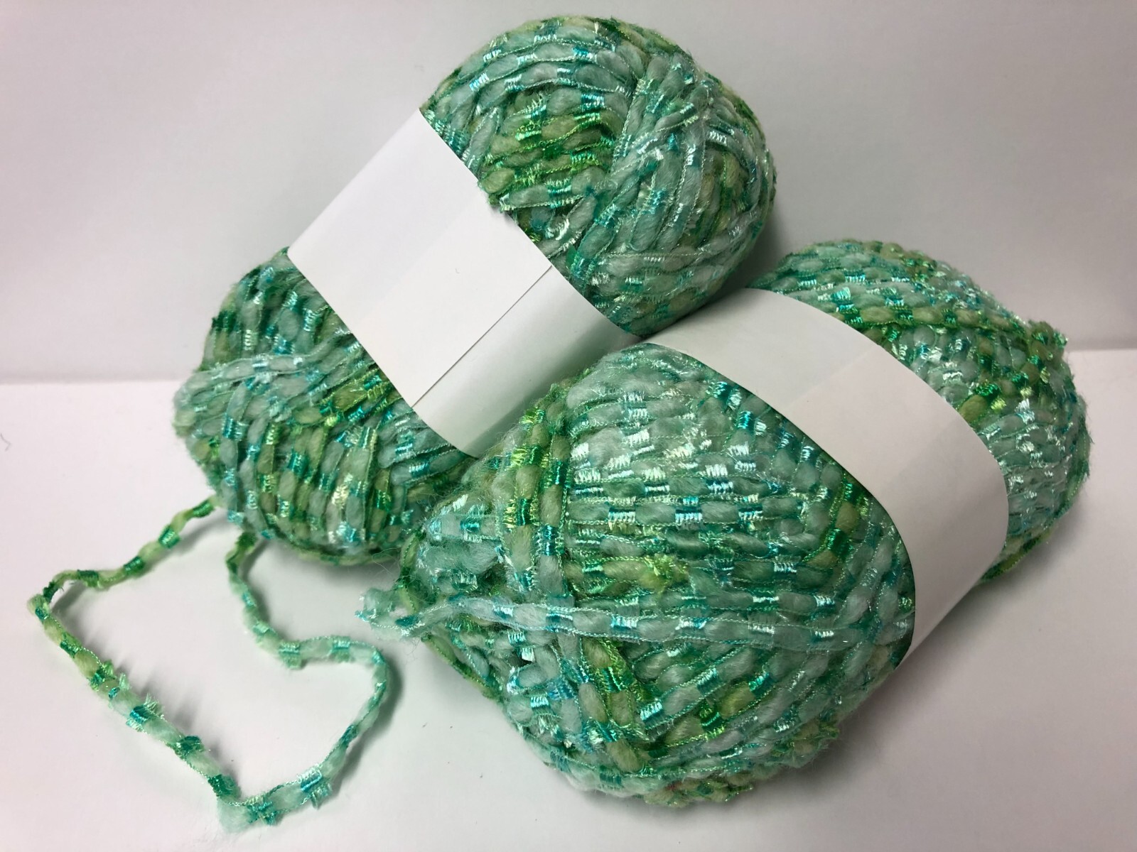 Laine à tricoter vert d'eau tweedée Fabriq fil pelote 410g