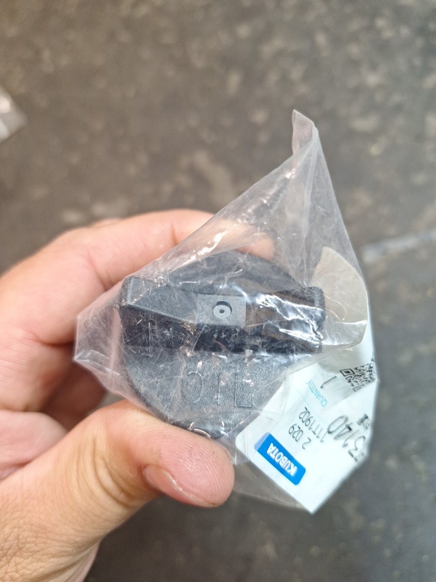 OEM Kubota E9151-33140 Oil Fill Plug for sale online | eBay