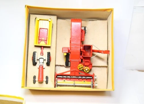 Corgi Gift Set 8 Massey Ferguson Agricultural Equipment In Original Box - Lot 2