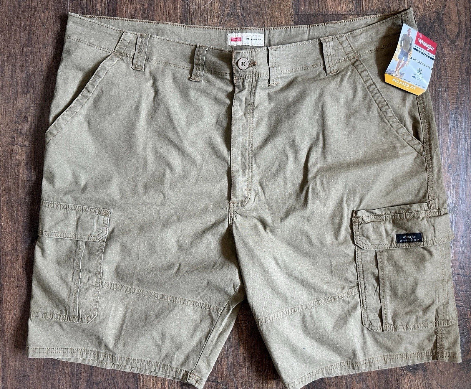 Wrangler Relaxed Fit Cargo Shorts Men’s 46x10 Khaki Ripstop Outdoor Utility NWT