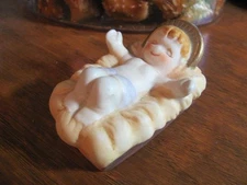 Vintage  2.5" BABY JESUS Heirloom  Nativity Figure  MANGER Set