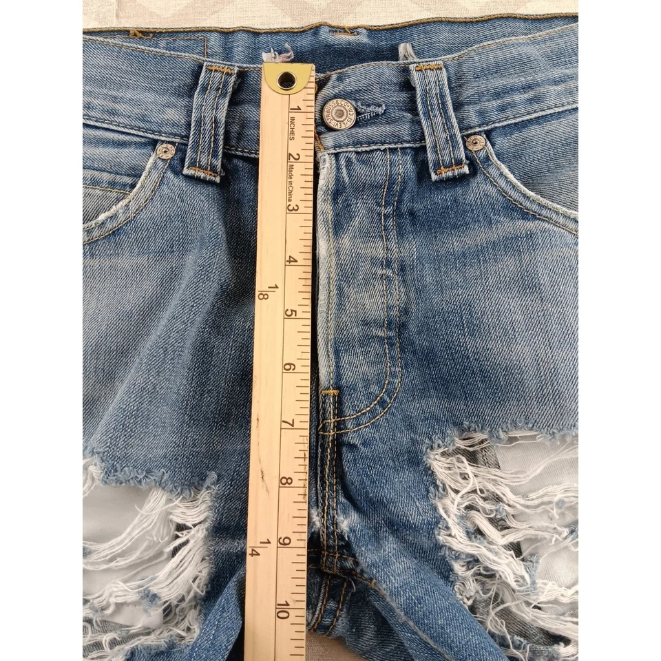 Pantalones Cortos de Denim Levi's 512 Corte Envejecido Rasgado Azul Para Mujer Talla 31x32 Foto 4 de 4