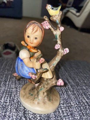 M.I. Hummel Goebel APPLE TREE GIRL #141/1 TMK 3 1960 -72 REAL NICE!!!