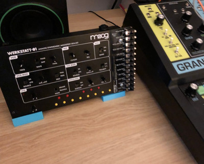 Compact Upright Stand for Moog Werkstatt with Built-in Power Clip