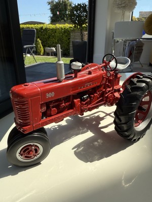 1/16 Speccast International Harvest Farmall 300 Oldtimer Gas Traktor boxed rare
