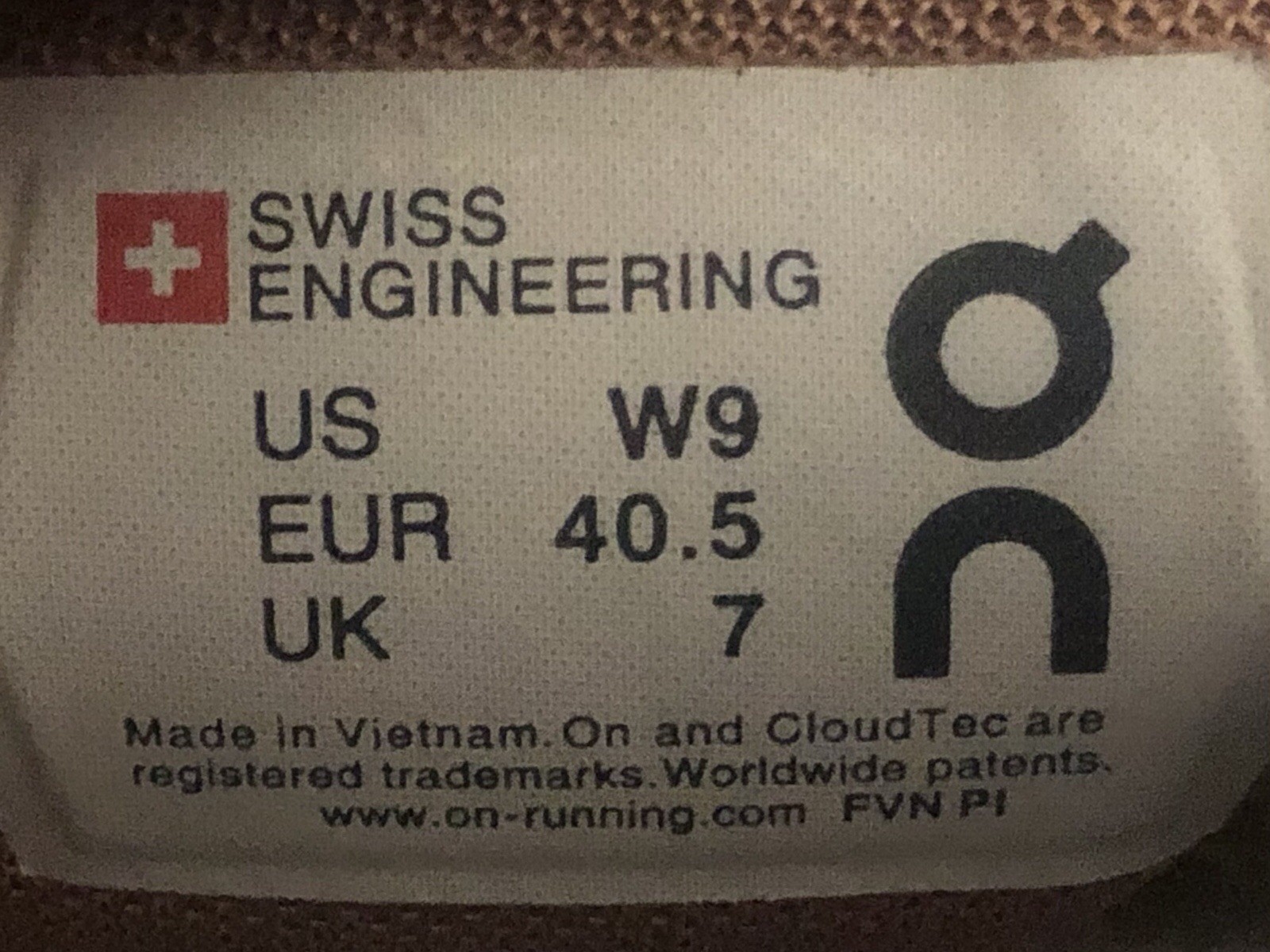 On Cloud Women’s Swiss Engineering Cloudflow Runn… - image 8