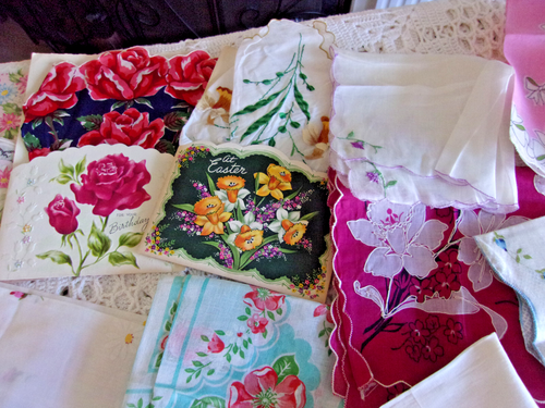Vintage Hankies Lot Of 25 SCALLOPED EDGE FLORALS incl. 5 Greeting Cards w/Hanky - Picture 4 of 10