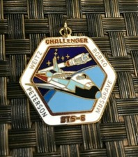 VINTAGE NASA SPACE SHUTTLE STS-6 COLLECTIBLE ENAMEL NECKLACE CHARM PENDANT