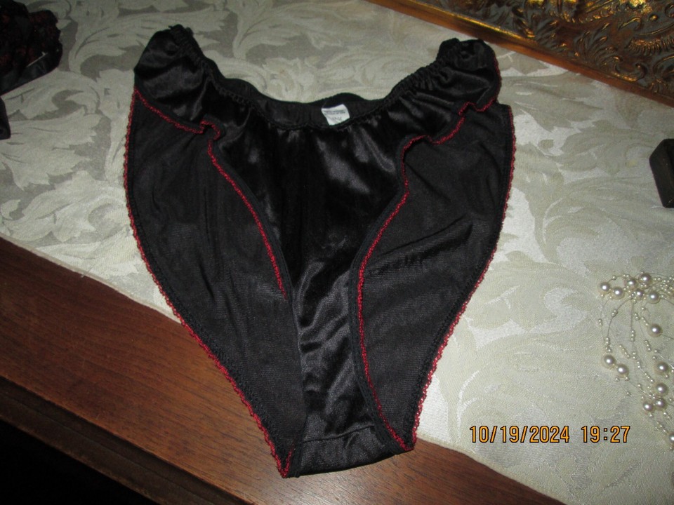 Vintage Camisole and Bikini Panties Set black Nylon red Lace 60s