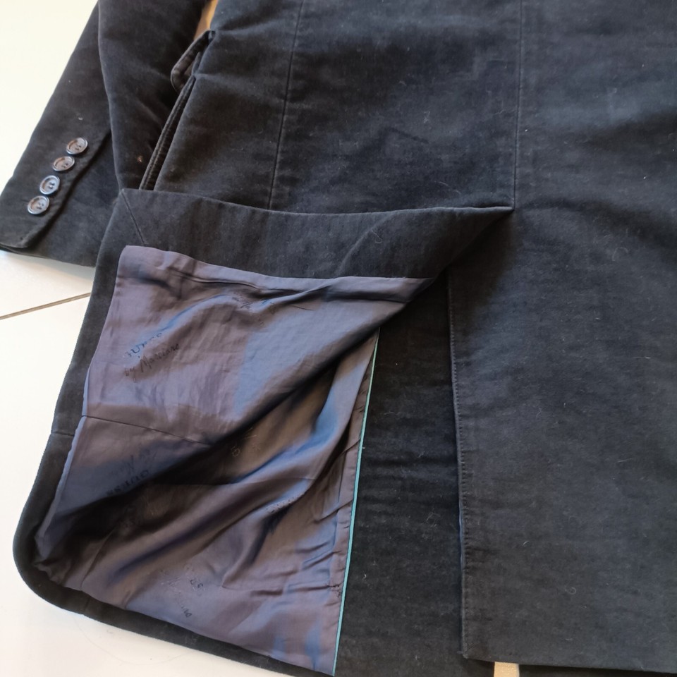 GUESS 3840inch chest (Size MED) Velvety Moleskin Style Coat Great