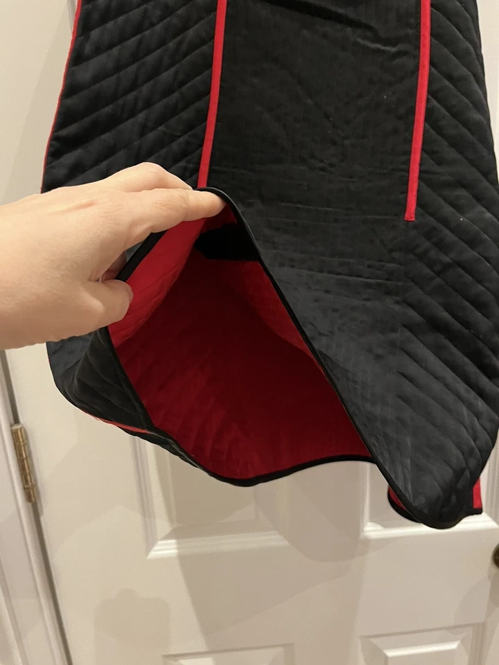 Falda negra DKNY parece roja US8/UK12 Foto 3 de 4