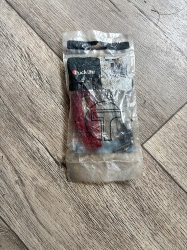 Luz marcadora roja Truck Lite 35080R nueva en bolsa con tornillos - Imagen 1 de 3