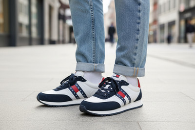 Tommy Retro Runner Jeans - Weiß/Navy/Rot | Größe 44 Herren
