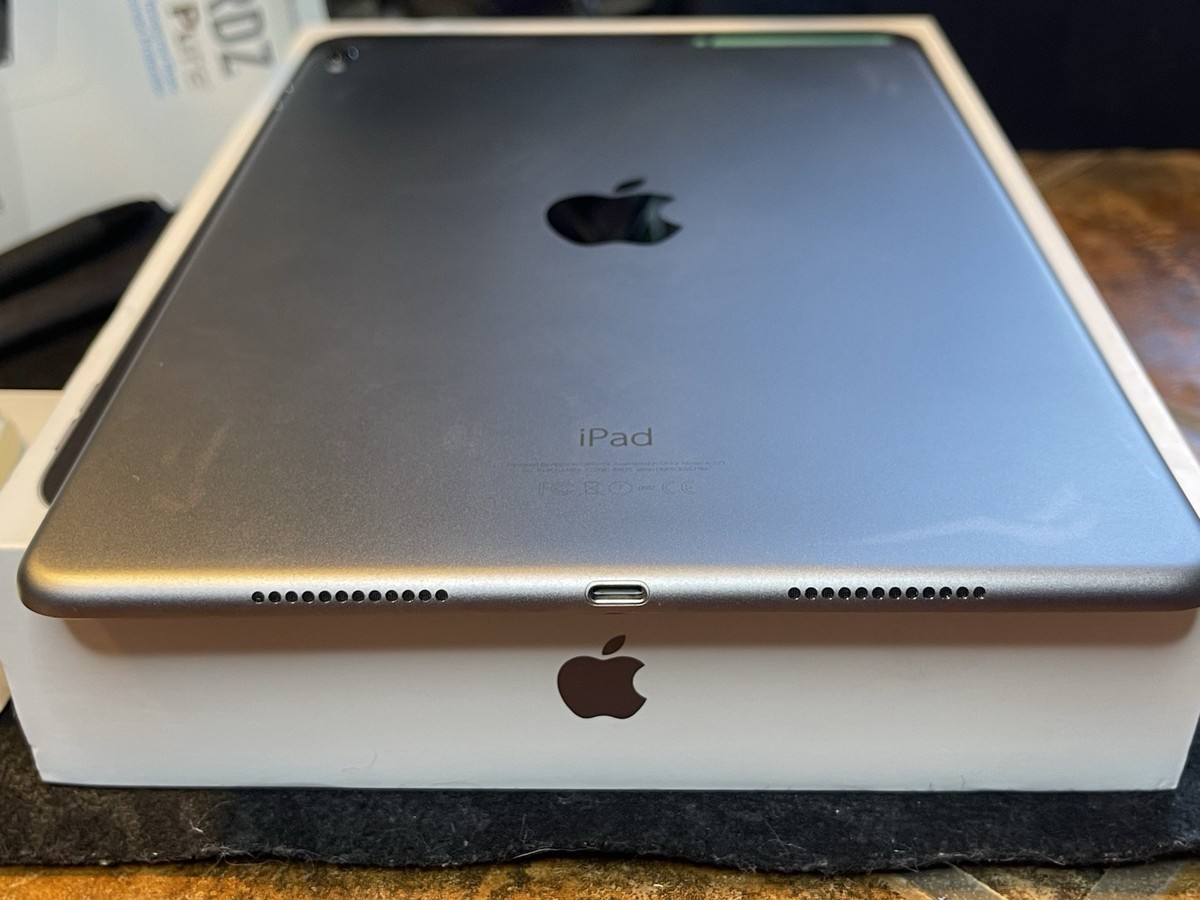 Apple iPad Pro (9.7-inch) A1673 128 GB, Wi-Fi, 9.7 in Apple iPad Pro (9.7-inch) A1673 128 GB, Wi-Fi, 9.7 in