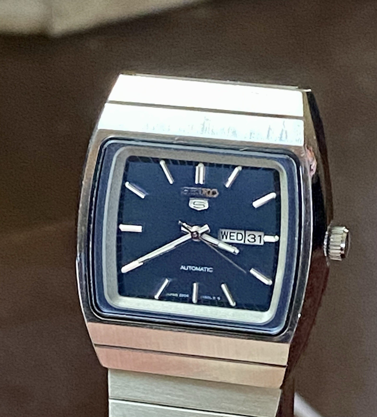 Runs, 5B 2906-537A Mens 17J, Seiko 5 Watch, Vintage Day/Date, Automatic 31mm, - vintagewatches.pk