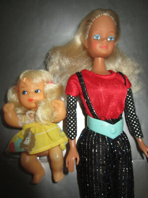 B438) ALTE BLONDE SIMBA TOYS DOLL KLEIDUNG+STIEFEL+ALTES BLONDES NO NAME KIND