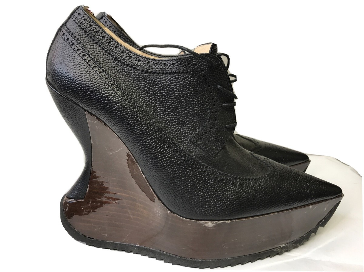 Thom Browne New York PEBBLED LEATHER SPECTATOR BROGUES. THOM BROWNE Leather brogues | NET-A-PORTER main image 4