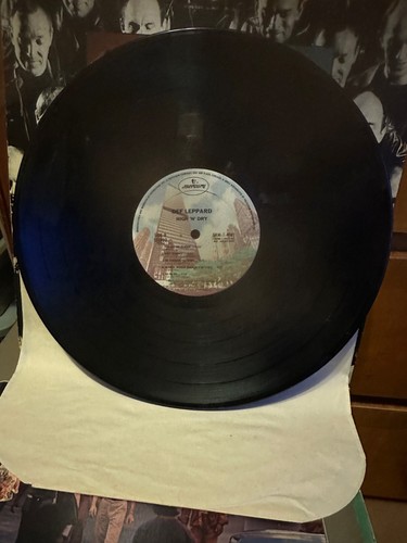 Vntage Def Leppard " High 'N' Dry" Mercury Records SRM -1-4021 - Picture 3 of 5