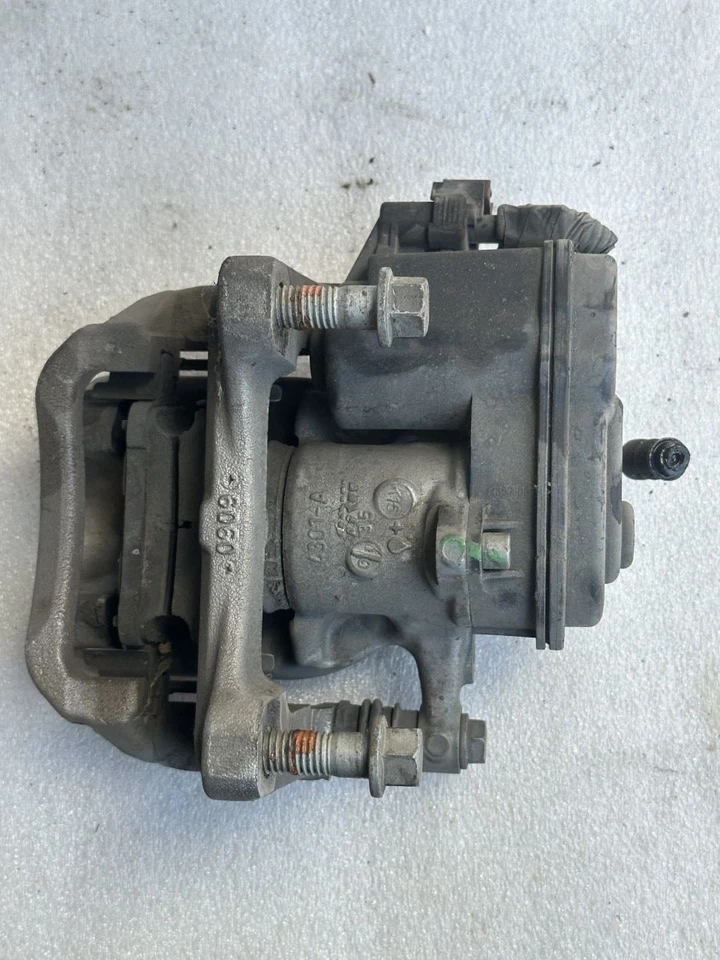 Chevrolet Volt 2017 pinza de freno trasera del lado izquierdo del conductor Foto 2 de 4