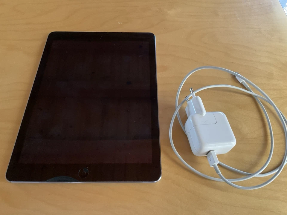 Apple iPad Air 1.ª Generazione 9.7" 32GB WiFi + Cellular - Grigio Siderale A1475 - Immagine 3 di 4